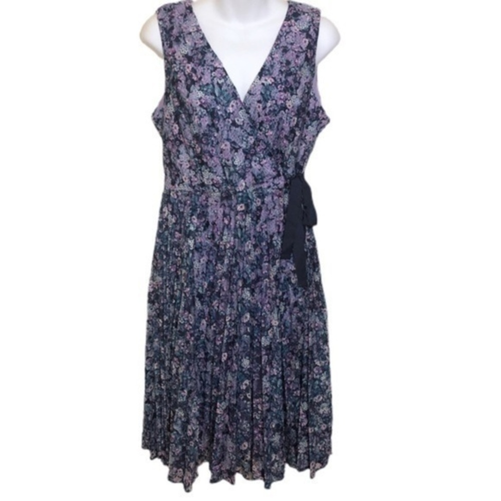 Sleeveless Purple Floral V-Neck Pleated Dress